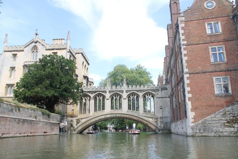 Things to do in Cambridge - River Cam punting and Universities England Europe My Escapades 